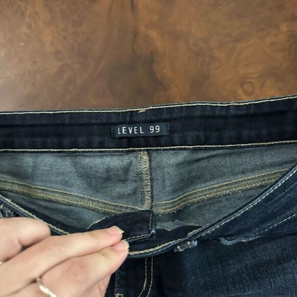 Level 99 Chelsea Cut Off Short in Ocean Shore - Picture 5 of 9